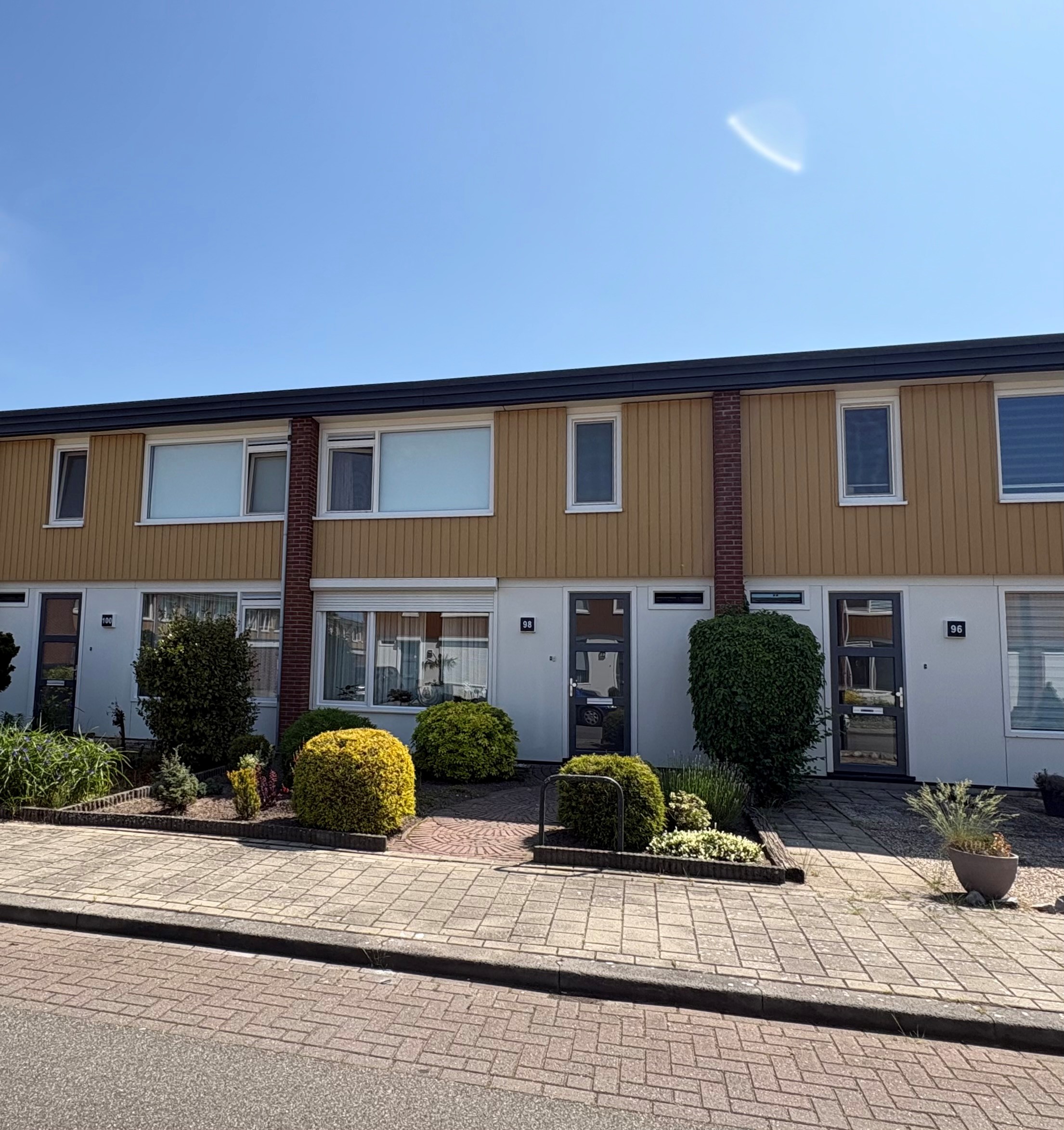 Tussenwoning te huur: Zjoekowstraat 98, Overstegen - west Doetinchem